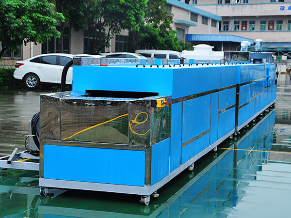 我們?nèi)粘Ｊ褂玫那逑礄C(jī)設(shè)備大多都是家用型的、工業(yè)型的、小型的等等，但對(duì)于醫(yī)用小型超聲波清洗機(jī)的使用就會(huì)比較的少，這種醫(yī)用超聲波清洗機(jī)大多都是使用在有關(guān)醫(yī)療的地方，那不知道你們對(duì)這種醫(yī)用型的超聲波清洗機(jī)都有哪些不一樣的了解呢，它和傳統(tǒng)清洗又有什