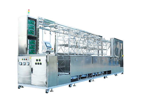 現(xiàn)階段，電鍍行業(yè)并不是很了解超聲波清洗機(jī)實(shí)際運(yùn)用，使我們看一下超聲波清洗機(jī)在電鍍產(chǎn)業(yè)中是怎么使用的？在電鍍中，前一種解決的目地是除去工件表層上的污漬和殘?jiān)?，使其變成適合電鍍的積極外型。對(duì)前側(cè)醫(yī)治不好。預(yù)備處理不太好，絕大多數(shù)超聲波清洗機(jī)器設(shè)